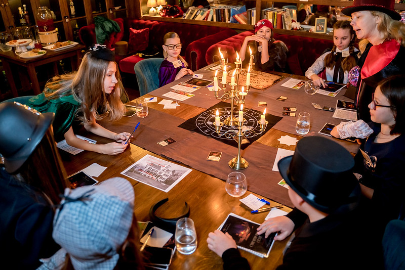 Как отметить 8 Марта в школе: праздничное украшение класса в Madrid