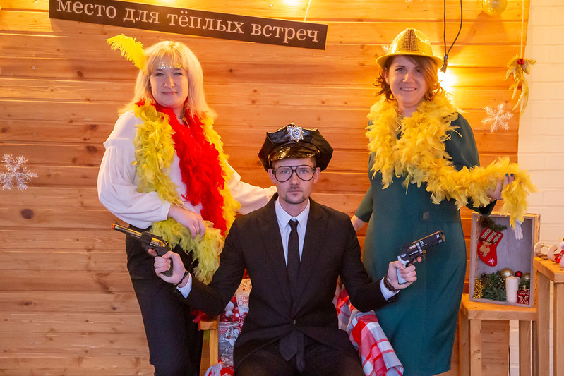 Новогоднее украшение зала для корпоратива в Madrid