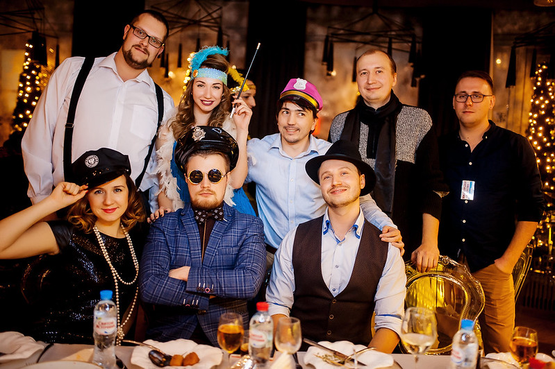 Команда компании празднует Новый год в ресторане Madrid